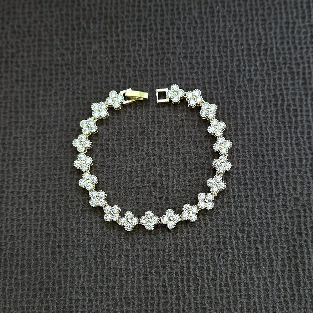 Gemelli👭 "Annie" Gold💛 Clovers🍀 Bracelet - NWT
